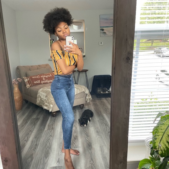 Mellow Yellow Off Shoulder Croptop - Picture 5 of 9